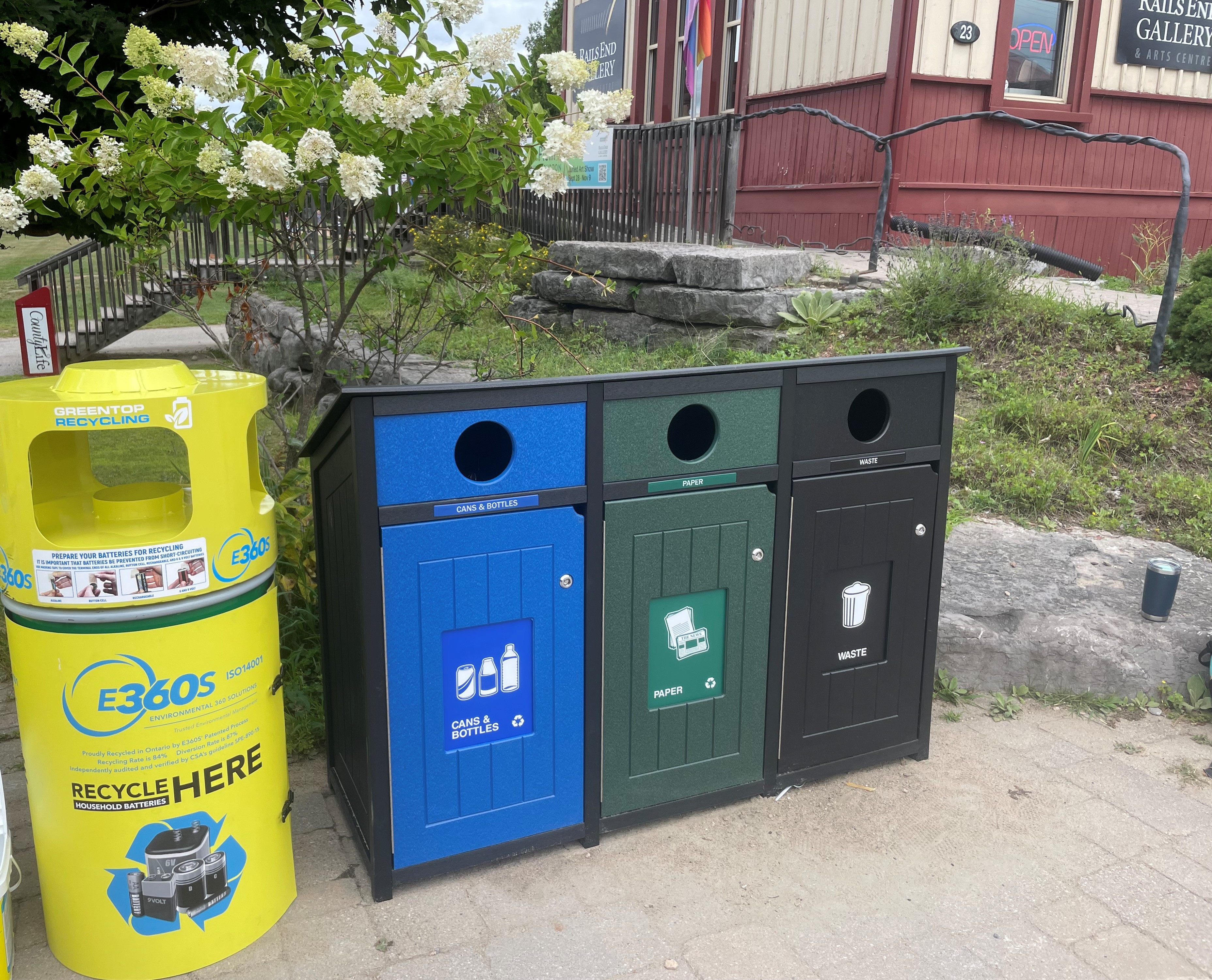 Photo of outdoor battery recycling container